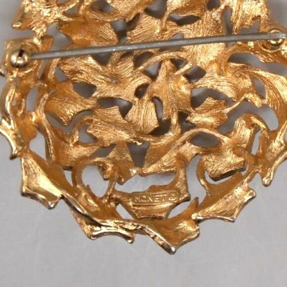 VTG Monet Gold Tone Textured Ribbon Brooch | 2" Signed Floral Swirl Pin - Picture 3 of 4